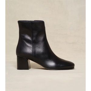 M. Gemi black leather ankle boots in size 9.5 US